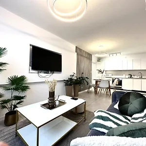 https://moonlight-apartment-self-check-in-24-parking-lift.hotelswroclaw.com